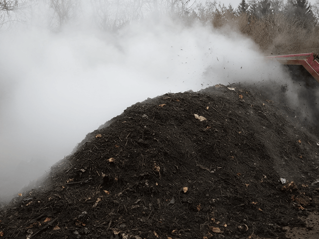 ein Haufen dampfender Humus